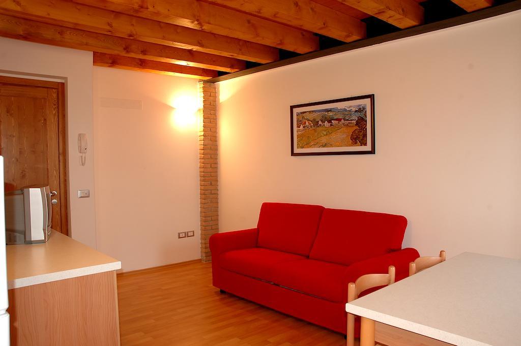 Agriturismo Al Tralcio Valeggio sul Mincio Room photo