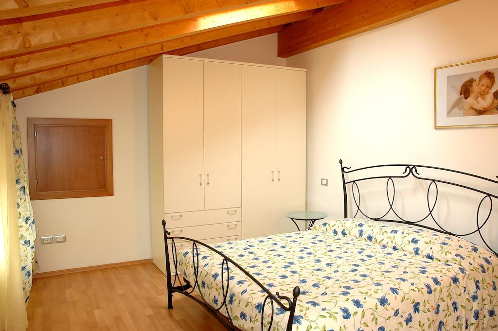 Agriturismo Al Tralcio Valeggio sul Mincio Room photo